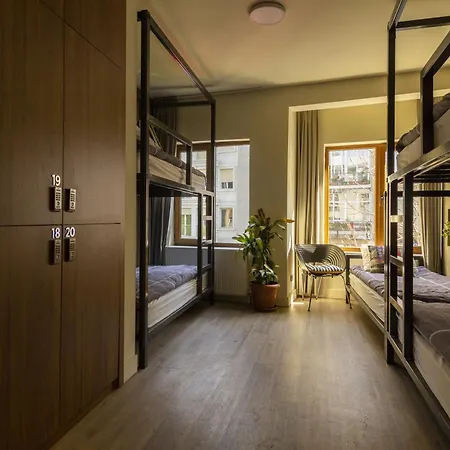 Hostel Moda Drei *