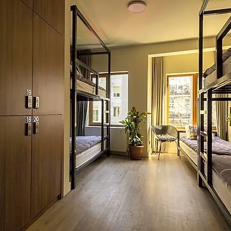 Condo Moda Drei *