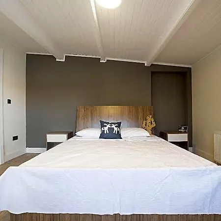 Condo Moda Drei *